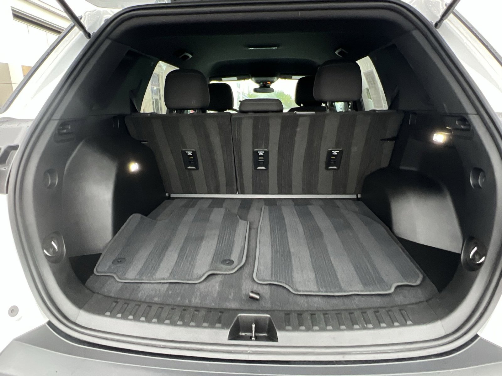 Used 2025 Chevrolet Equinox LT FWD image 33