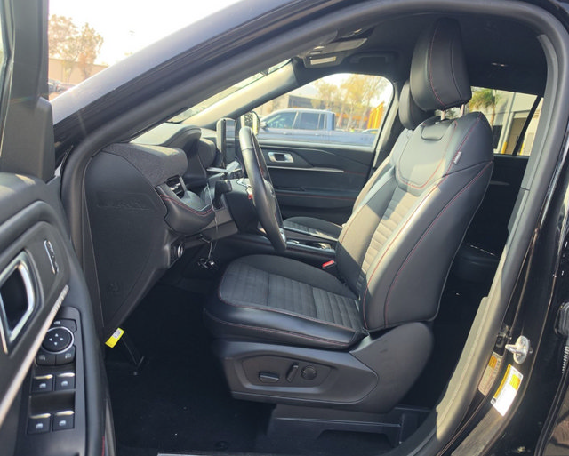 Certified 2025 Ford Explorer ST-Line AWD/4WD image 9