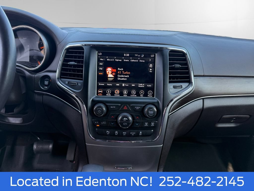 Used 2018 Jeep Grand Cherokee Overland AWD/4WD image 12