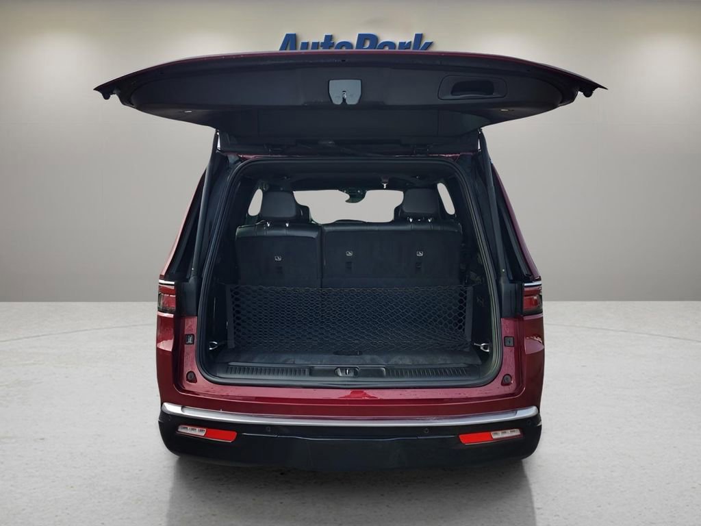 Used 2022 Jeep Wagoneer Series III w/ Flexible Seating Group image 9