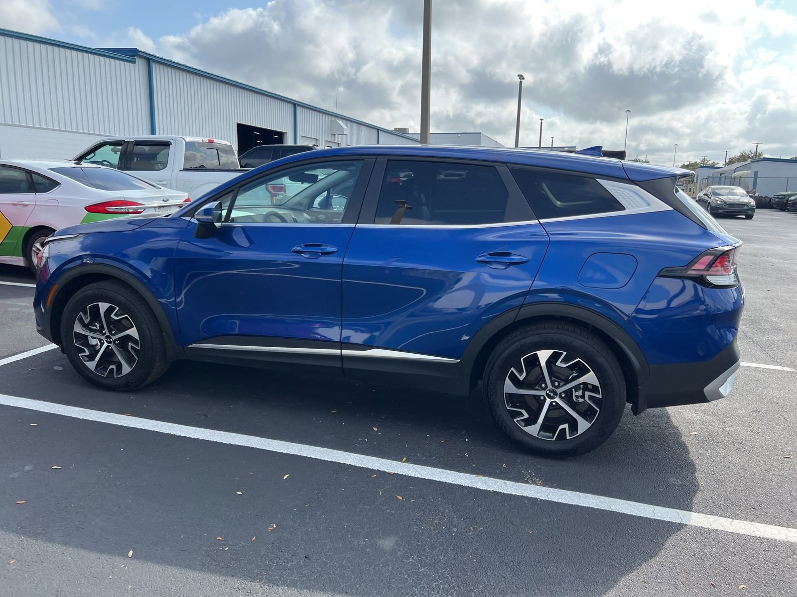 Used 2025 Kia Sportage EX image 4