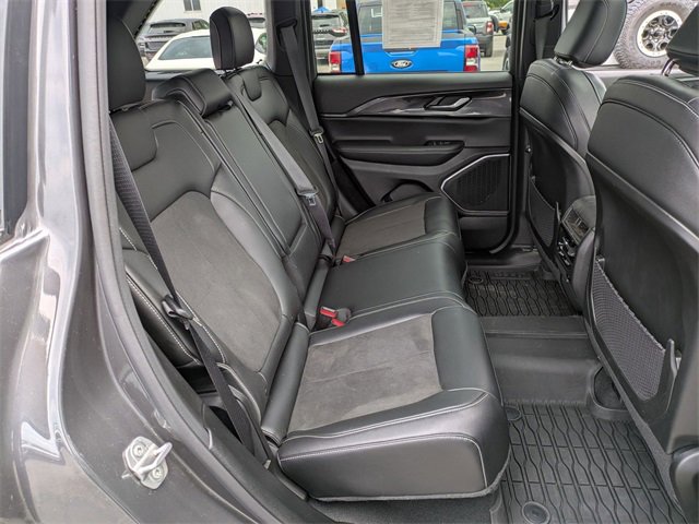 Used 2022 Jeep Grand Cherokee Altitude image 23