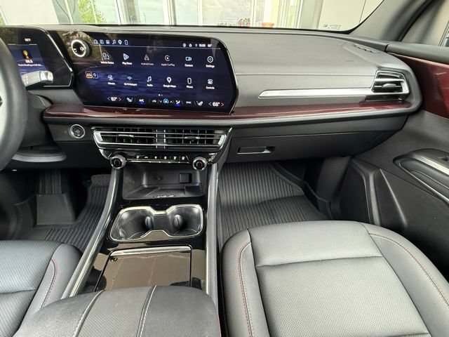 Used 2025 Chevrolet Traverse Z71 w/ LPO, Cargo Package AWD/4WD image 24