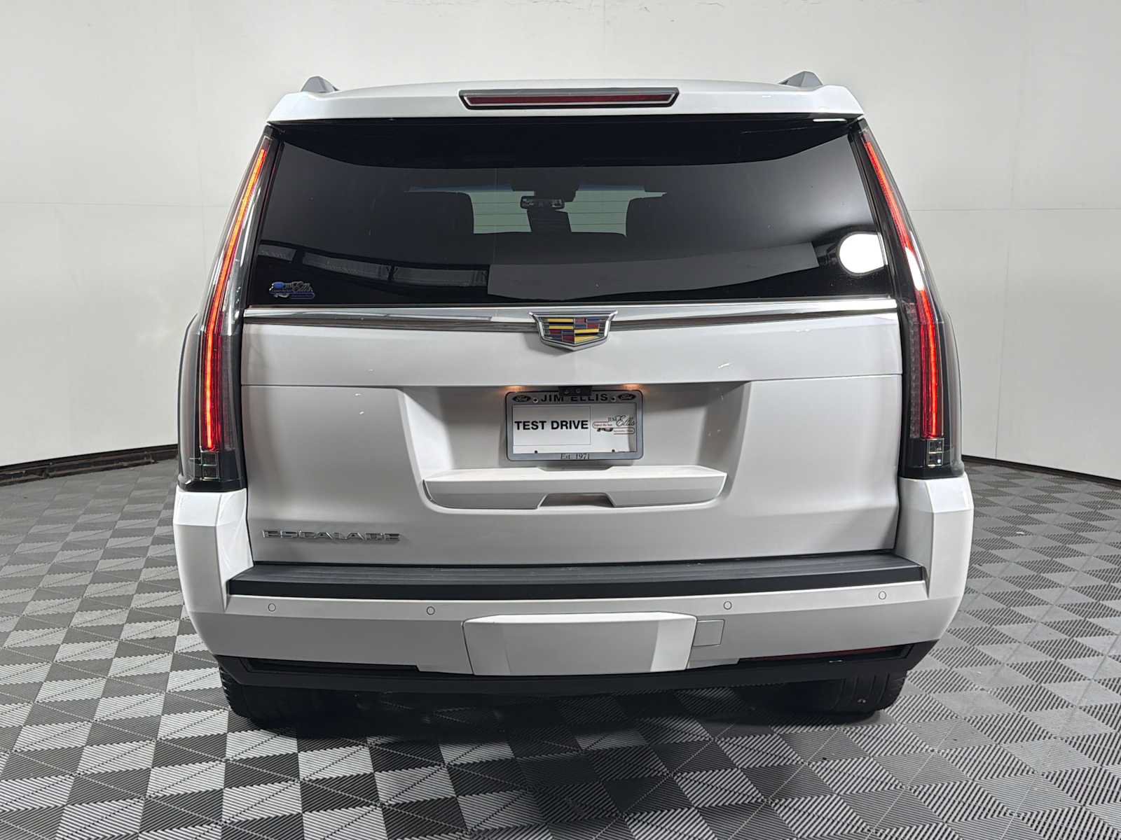 Used 2019 Cadillac Escalade Platinum AWD/4WD image 10