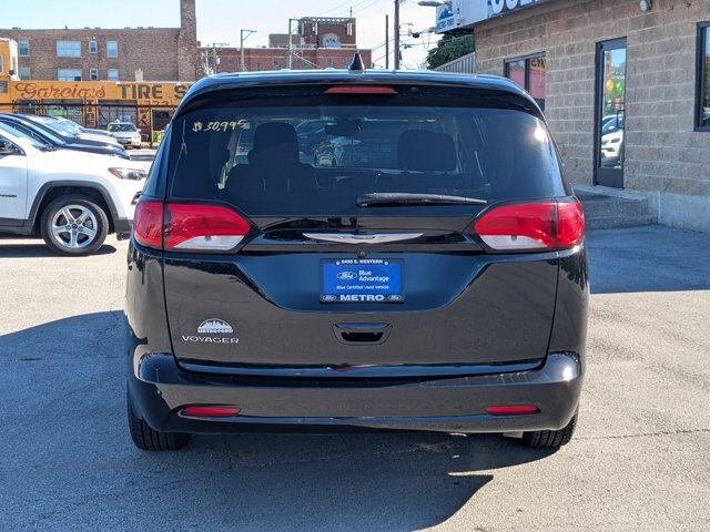 Used 2023 Chrysler Voyager LX FWD image 5