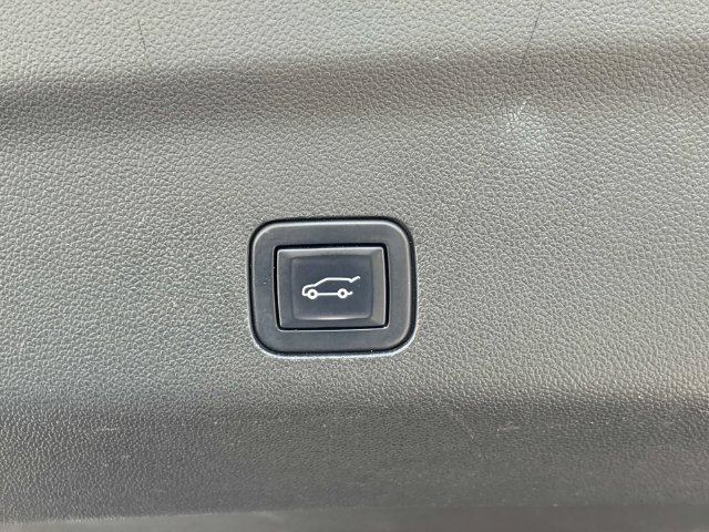 Used 2022 GMC Yukon SLT w/ SLT Luxury Package AWD/4WD image 13