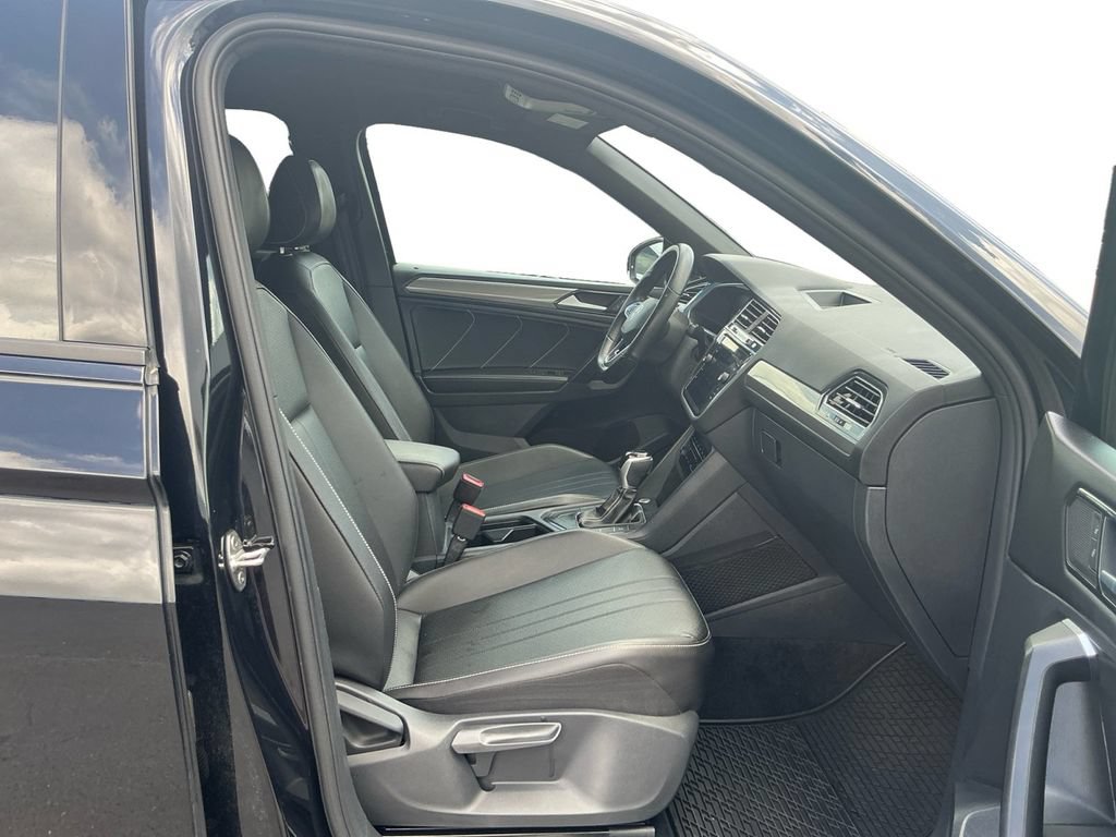 Used 2023 Volkswagen Tiguan SE R-Line FWD image 22