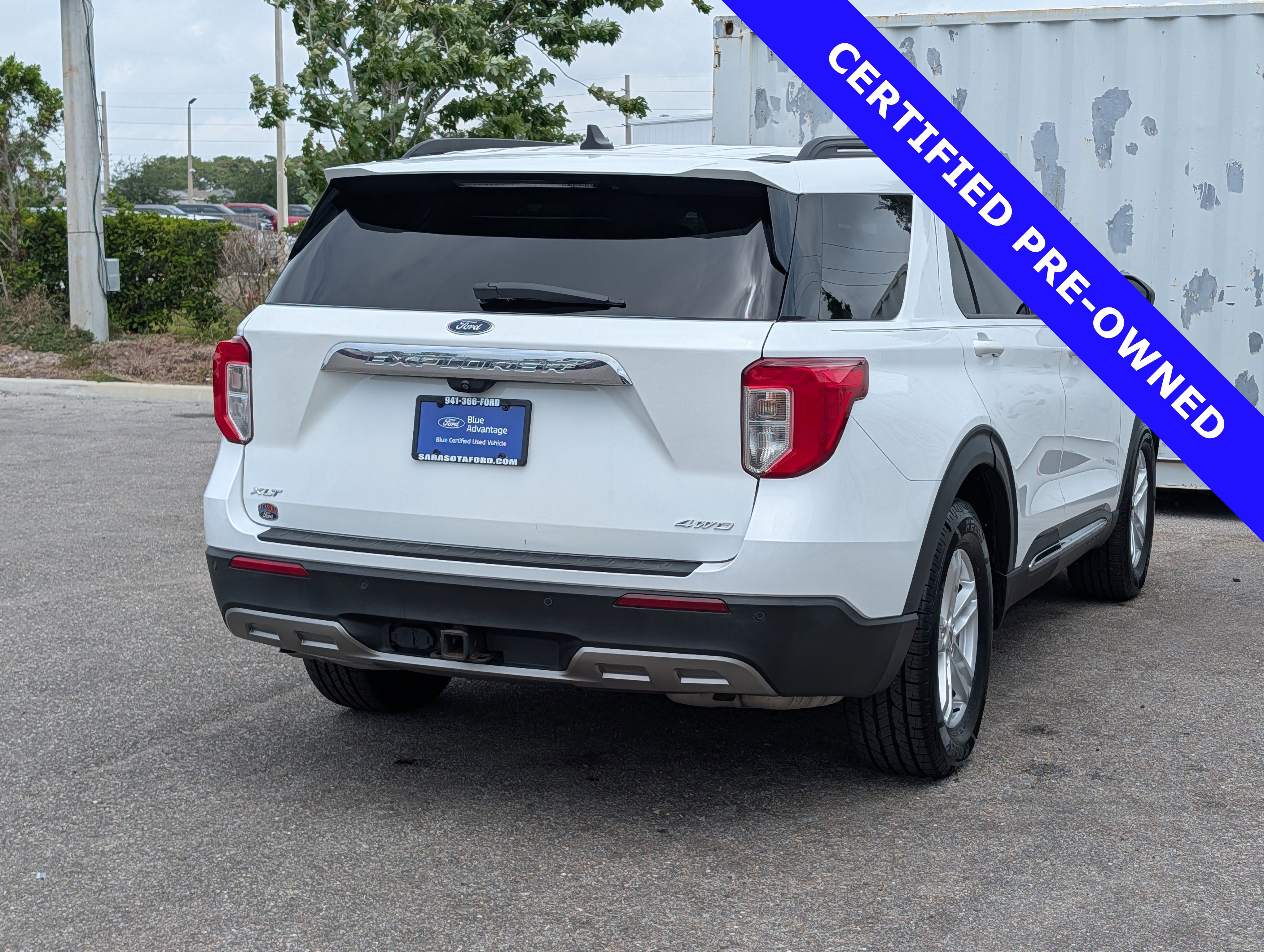 Certified 2021 Ford Explorer XLT w/ Equipment Group 202A AWD/4WD image 4