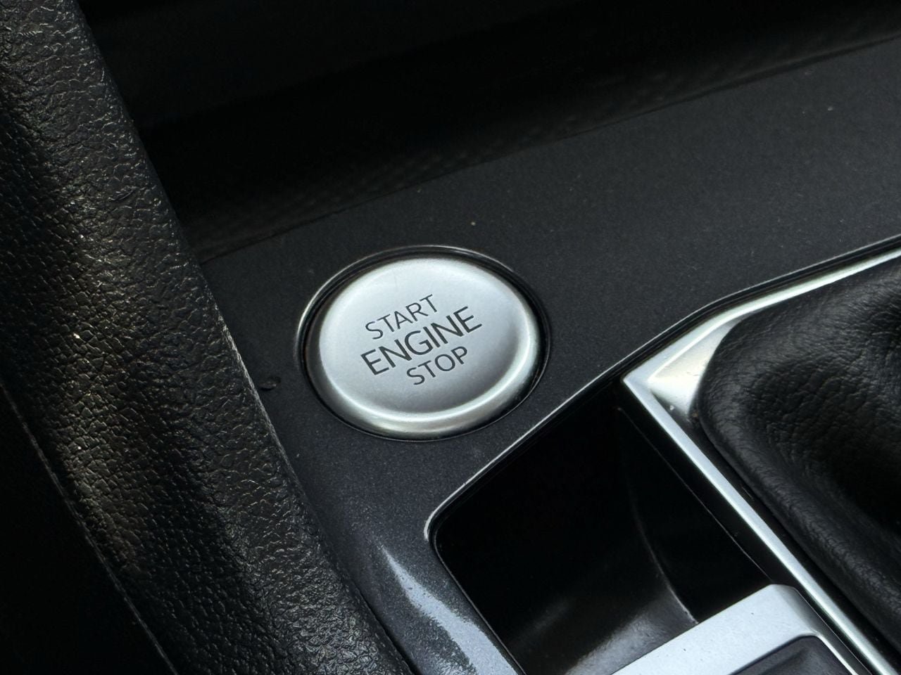 Used 2022 Volkswagen Tiguan SE AWD/4WD image 23