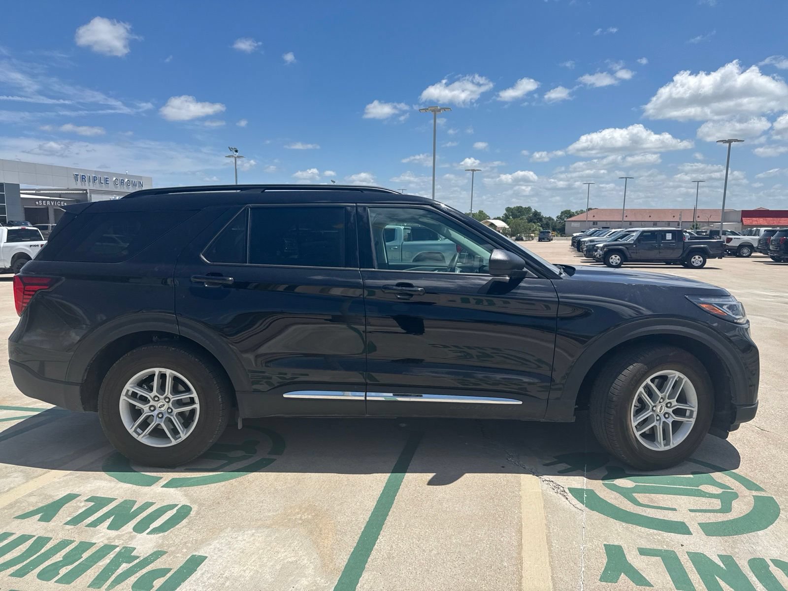 Certified 2025 Ford Explorer Active w/ Active Comfort Package RWD video 2