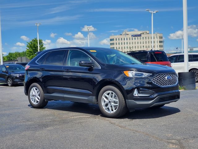 Certified 2024 Ford Edge SEL w/ Convenience Package AWD/4WD image 2