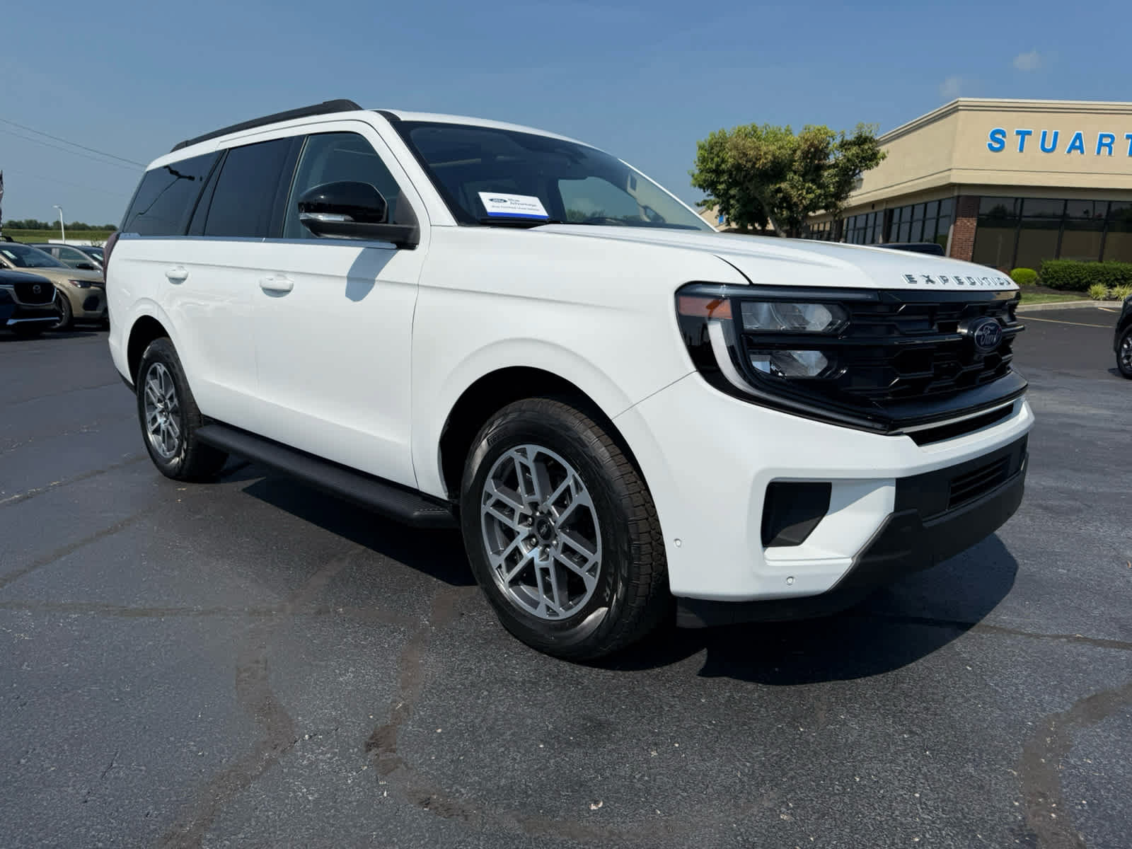 Certified 2025 Ford Expedition Active AWD/4WD image 1
