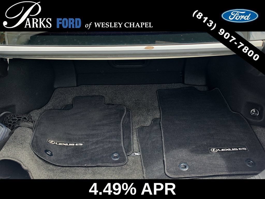 Used 2022 Lexus ES 300h Ultra Luxury w/ Accessory Package 2 FWD image 9