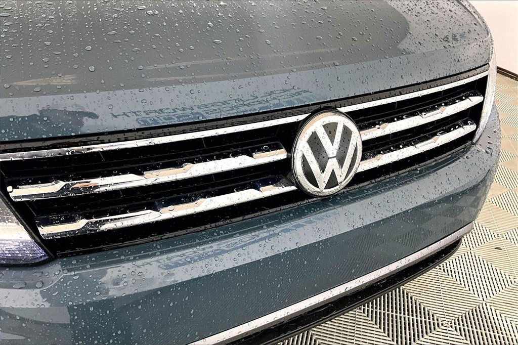 Used 2020 Volkswagen Tiguan SE image 24