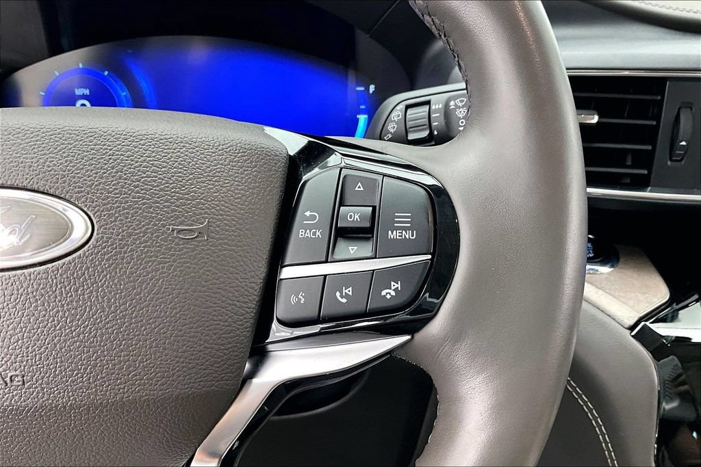 Certified 2024 Ford Explorer Platinum w/ Technology Package AWD/4WD image 19