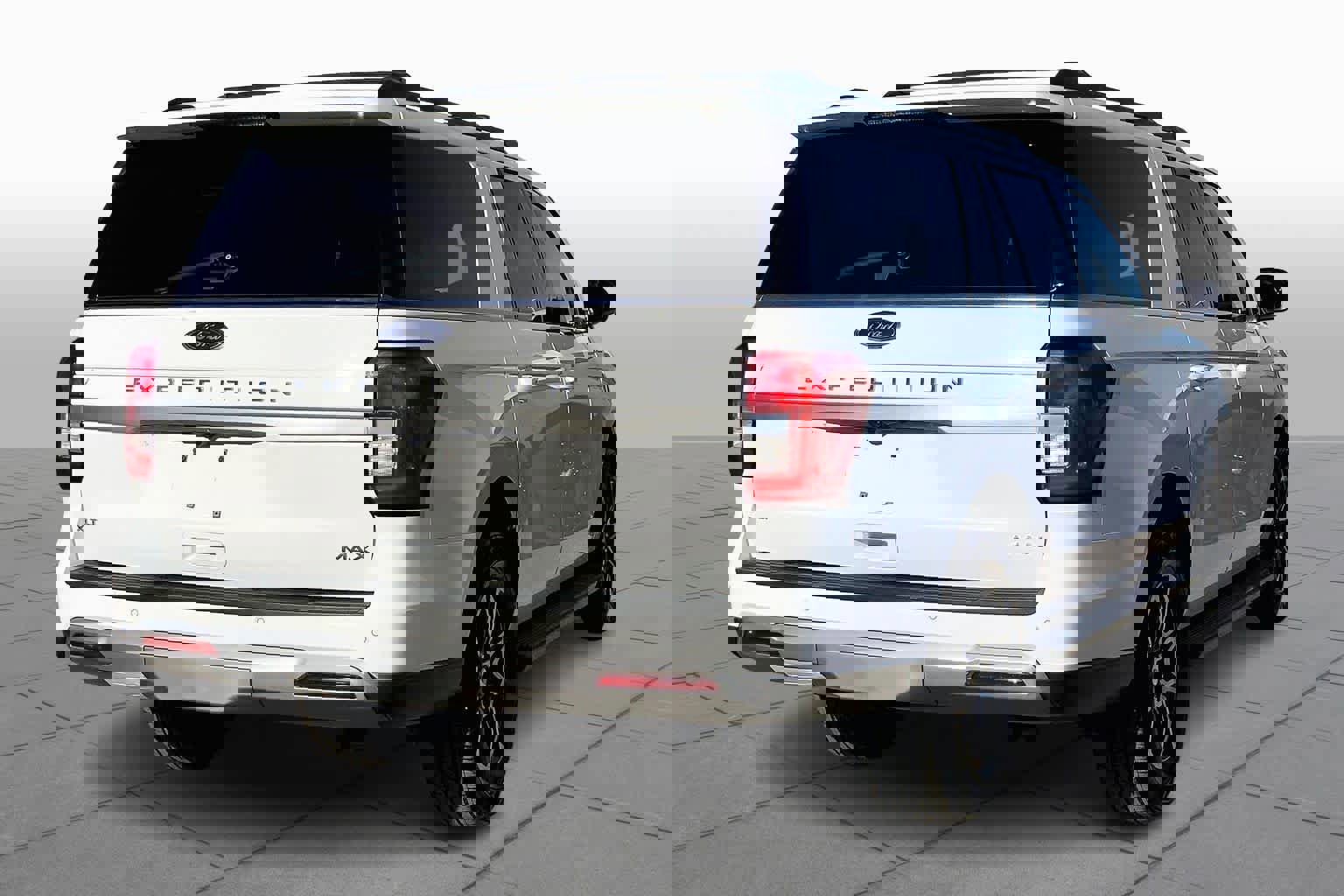 Certified 2024 Ford Expedition Max XLT image 3