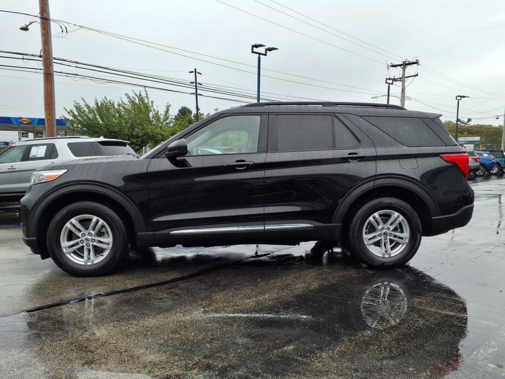 Certified 2022 Ford Explorer XLT w/ Equipment Group 202A image 2
