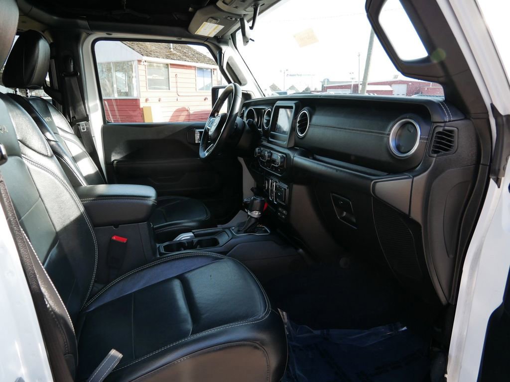 Used 2018 Jeep Wrangler Unlimited Sahara image 8