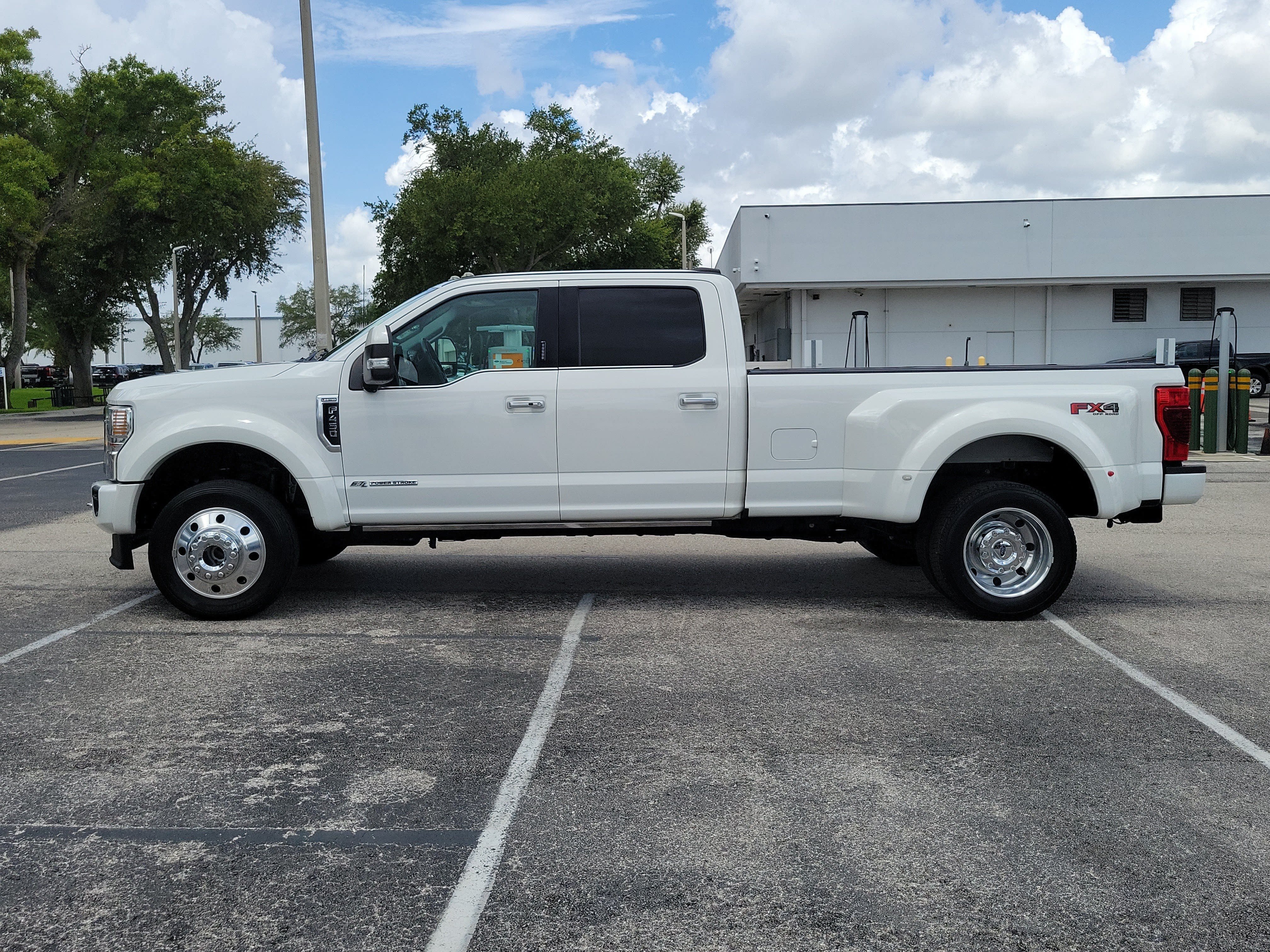 Certified 2022 Ford F450 Limited w/ FX4 Off-Road Package AWD/4WD image 6