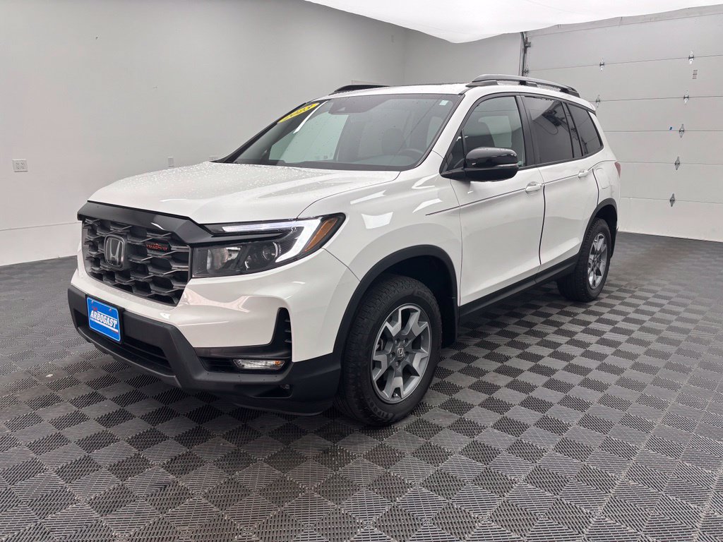 Used 2023 Honda Passport TrailSport image 2