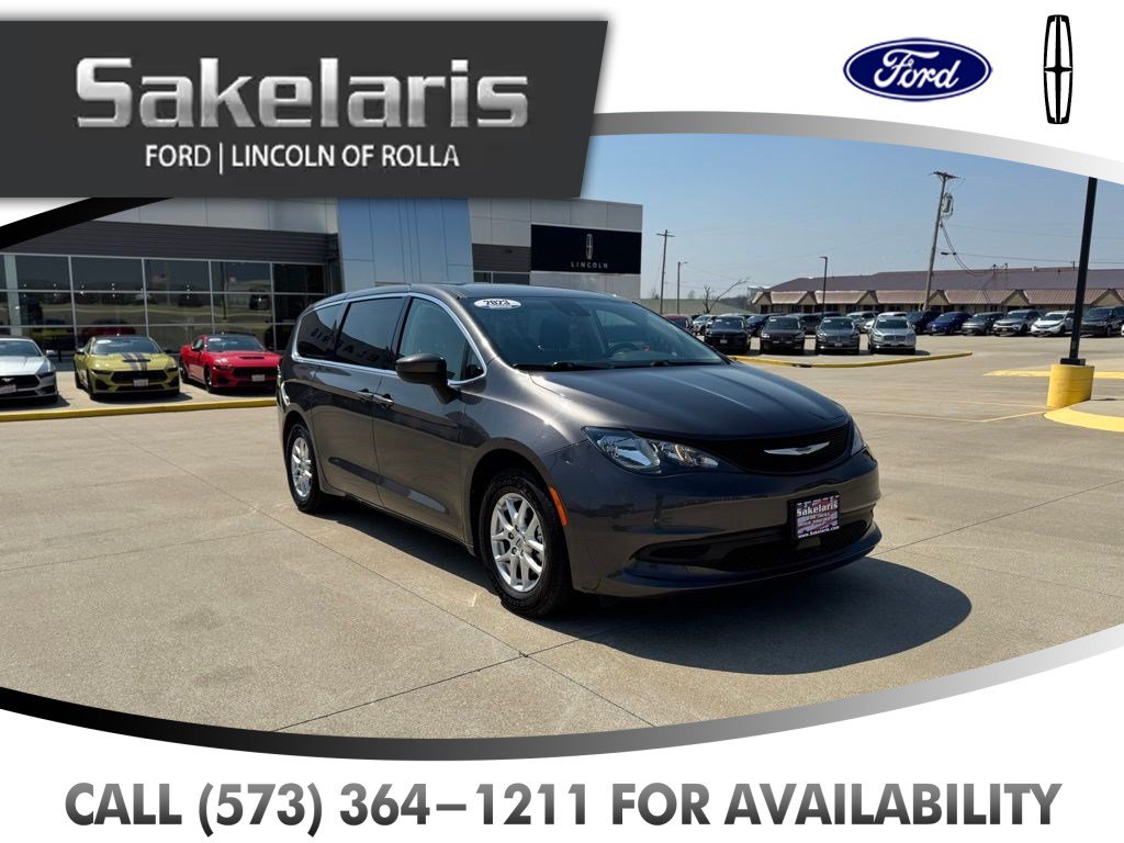 Used 2023 Chrysler Voyager LX FWD image 3