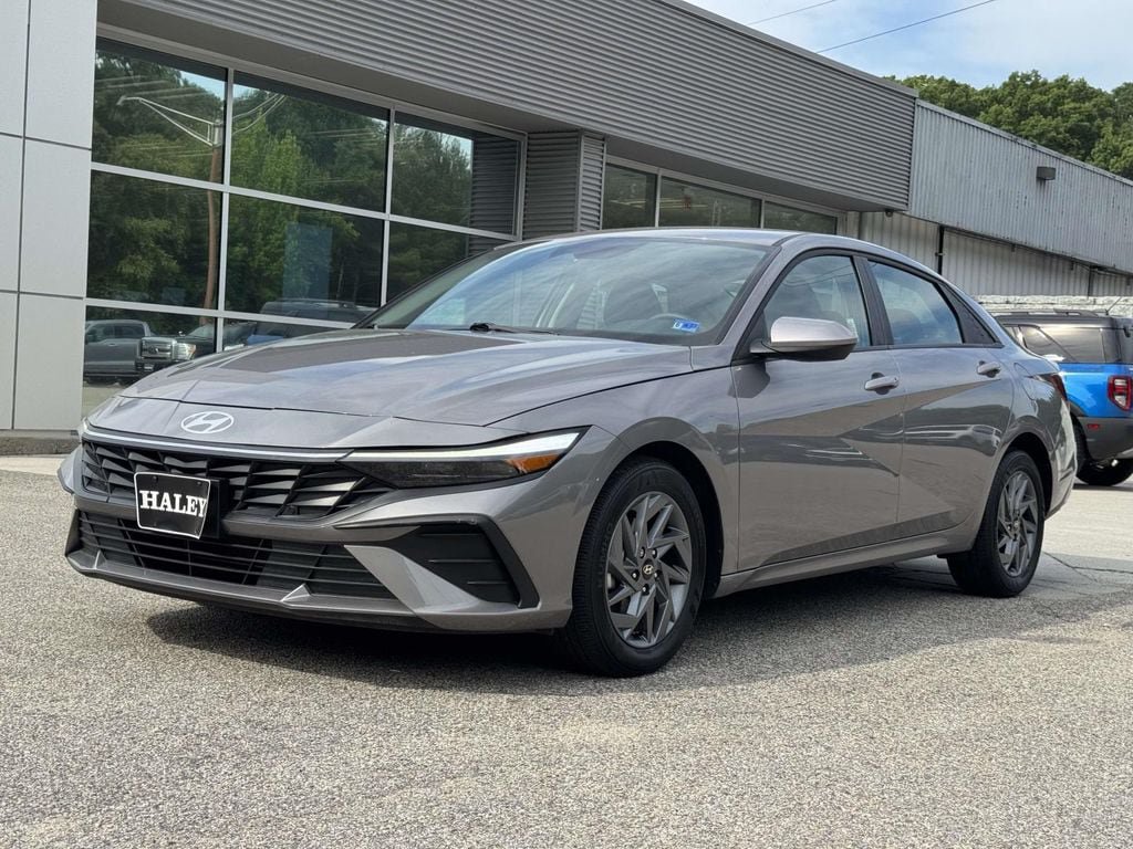 Used 2024 Hyundai Elantra SEL FWD image 25