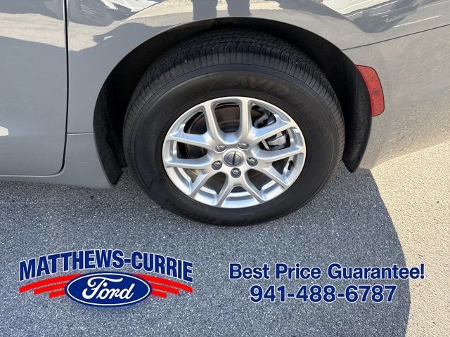 Used 2025 Chrysler Pacifica Select FWD image 15