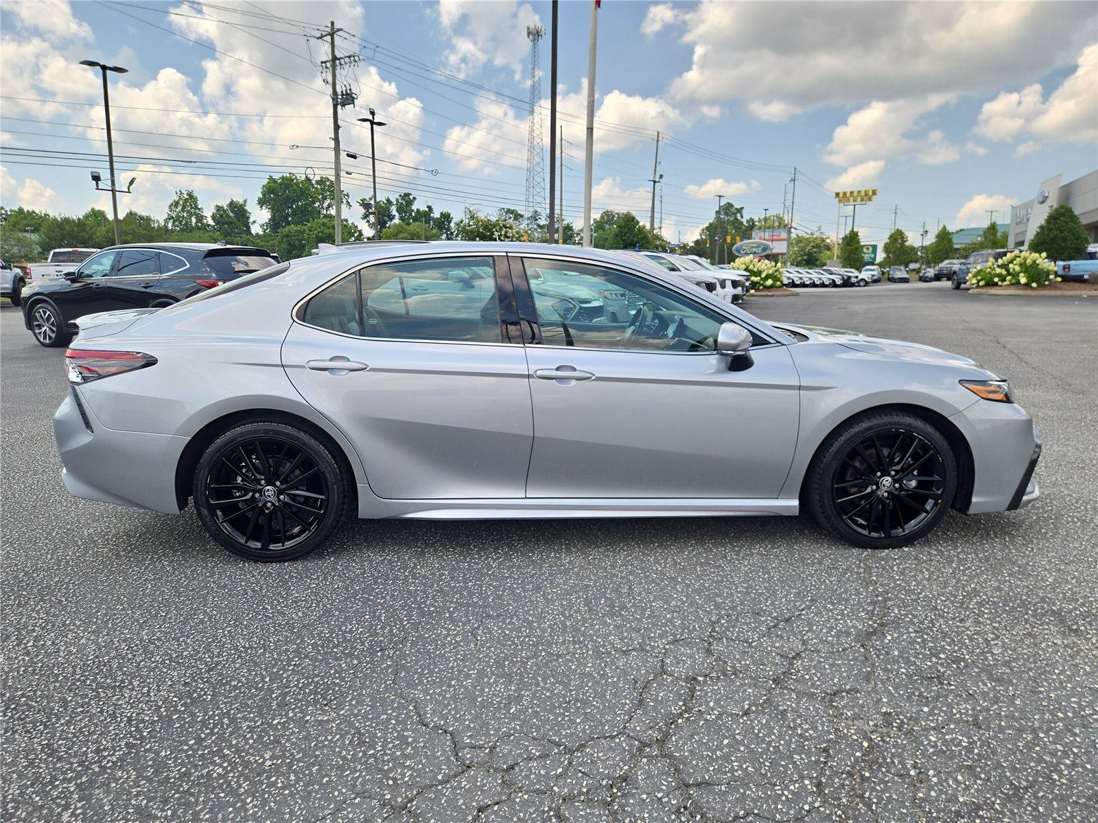 Used 2024 Toyota Camry XSE FWD image 6