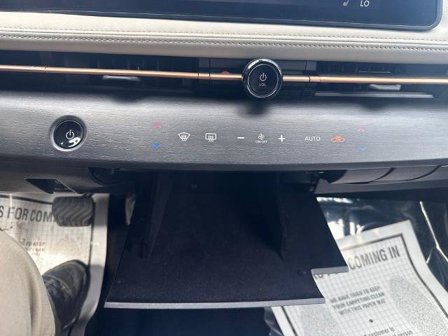 Used 2025 Nissan Ariya AWD image 17