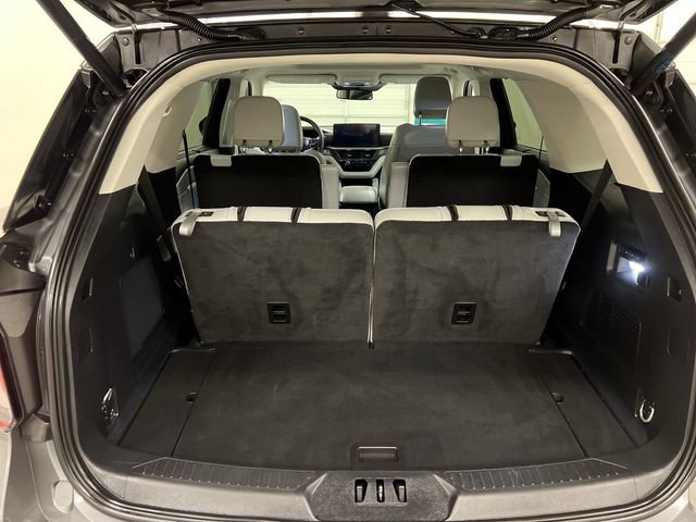 Certified 2025 Ford Explorer Platinum w/ Ultimate Package AWD/4WD image 20