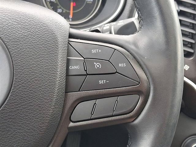 Used 2020 Jeep Cherokee Trailhawk AWD/4WD image 18