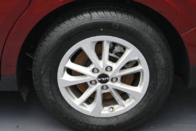 Used 2024 Kia Carnival LX FWD image 16