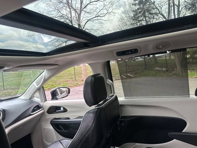 Used 2023 Chrysler Pacifica Limited image 31