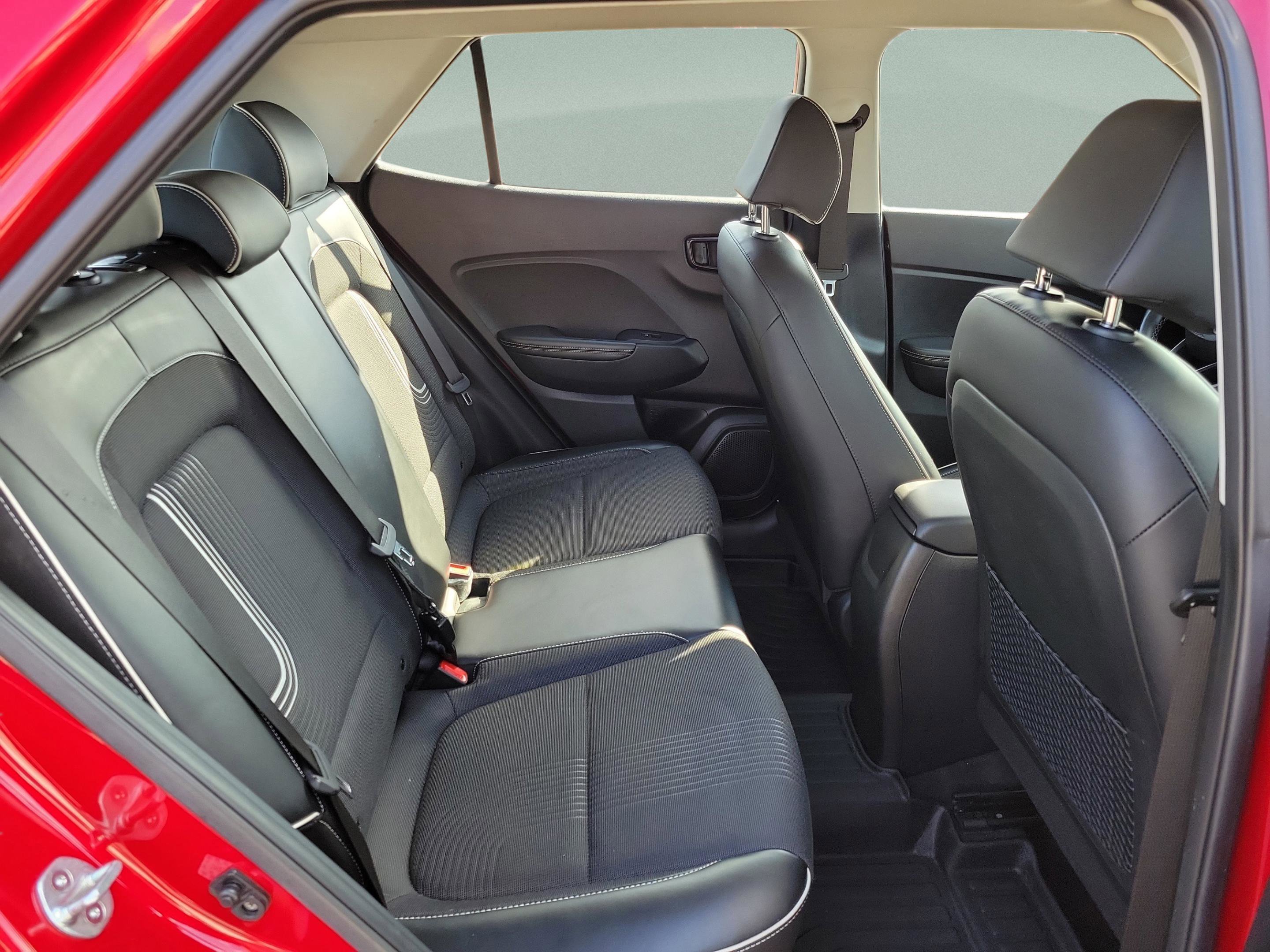 Used 2023 Hyundai Venue Limited image 22