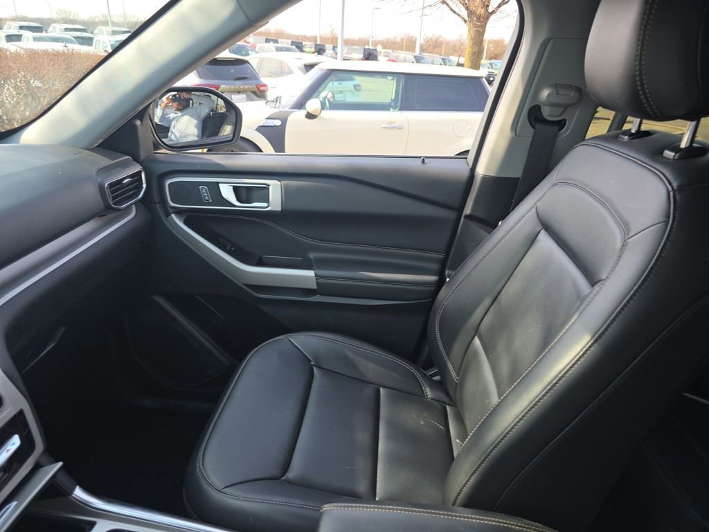 Certified 2024 Ford Explorer XLT w/ Equipment Group 202A image 34