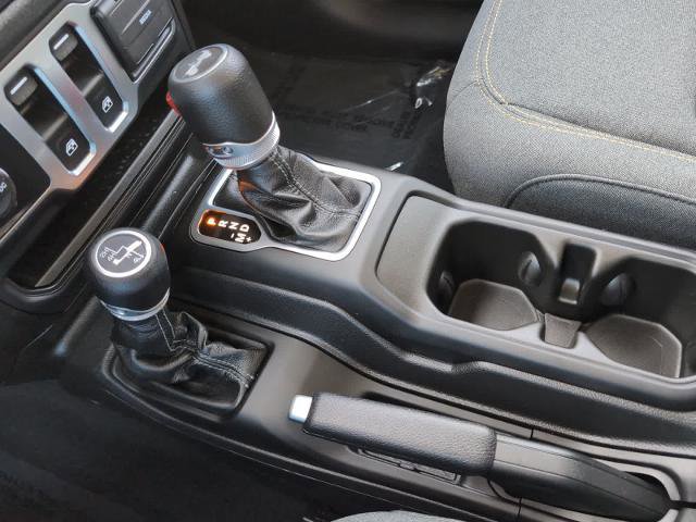 Used 2025 Jeep Wrangler Sport AWD/4WD image 14