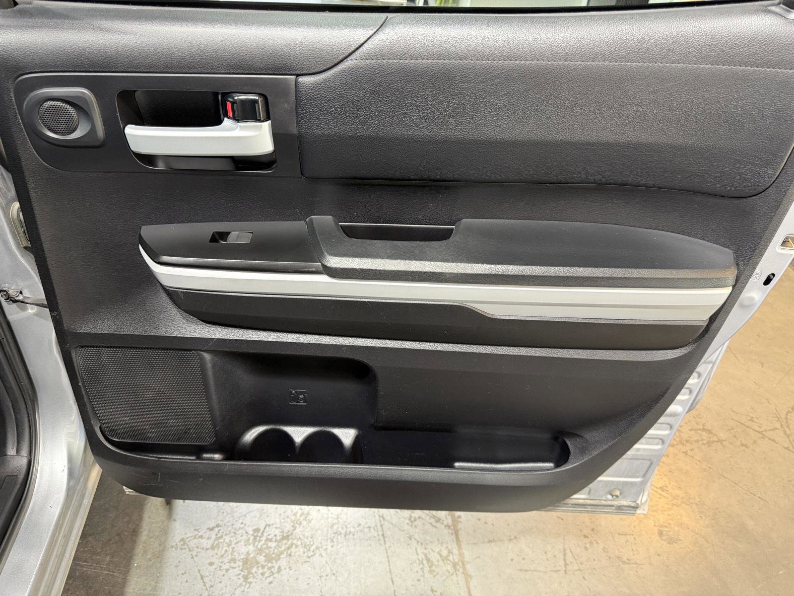 Used 2020 Toyota Tundra SR5 w/ SR5 Upgrade Package AWD/4WD image 24