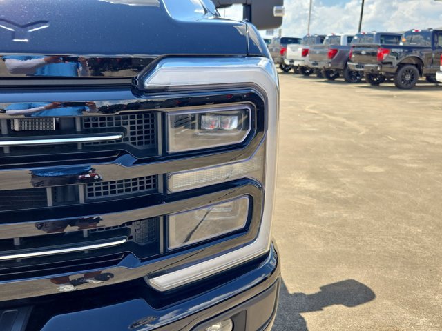 Certified 2025 Ford F250 Platinum w/ FX4 Off-Road Package AWD/4WD image 8