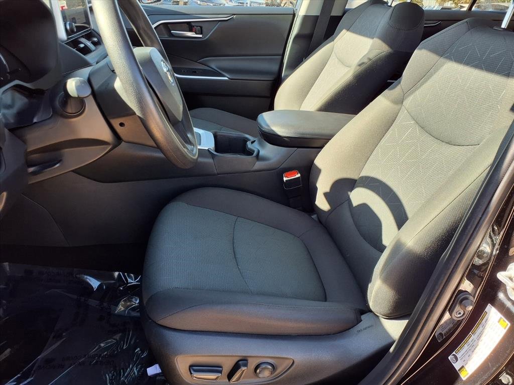 Used 2024 Toyota RAV4 XLE image 24