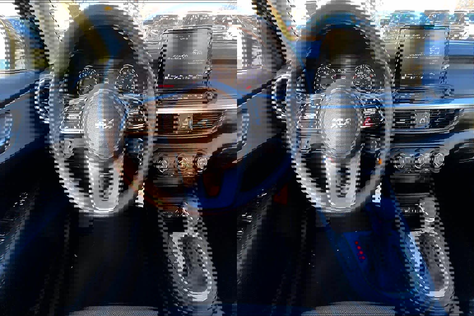 Used 2023 Kia Forte LXS w/ LXS Technology Package image 8