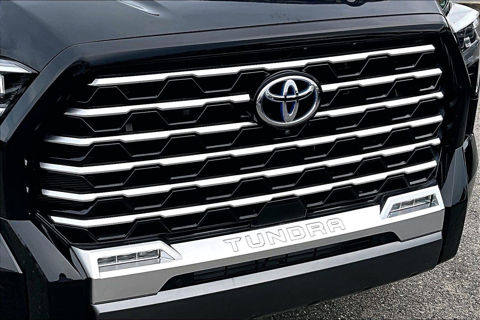 Used 2024 Toyota Tundra Capstone AWD/4WD image 29