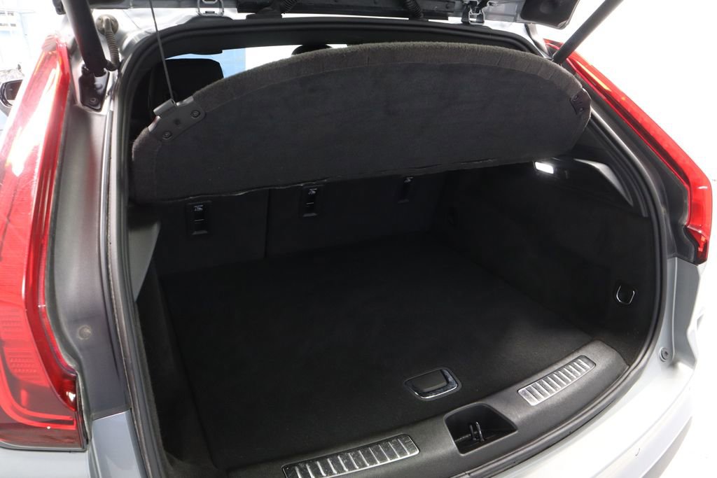 Used 2025 Cadillac XT4 Premium Luxury AWD/4WD image 18