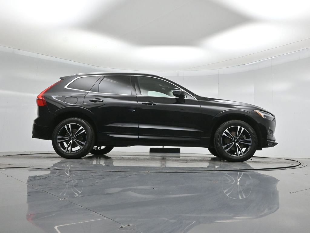 Used 2021 Volvo XC60 T5 Momentum w/ Premium Package image 9