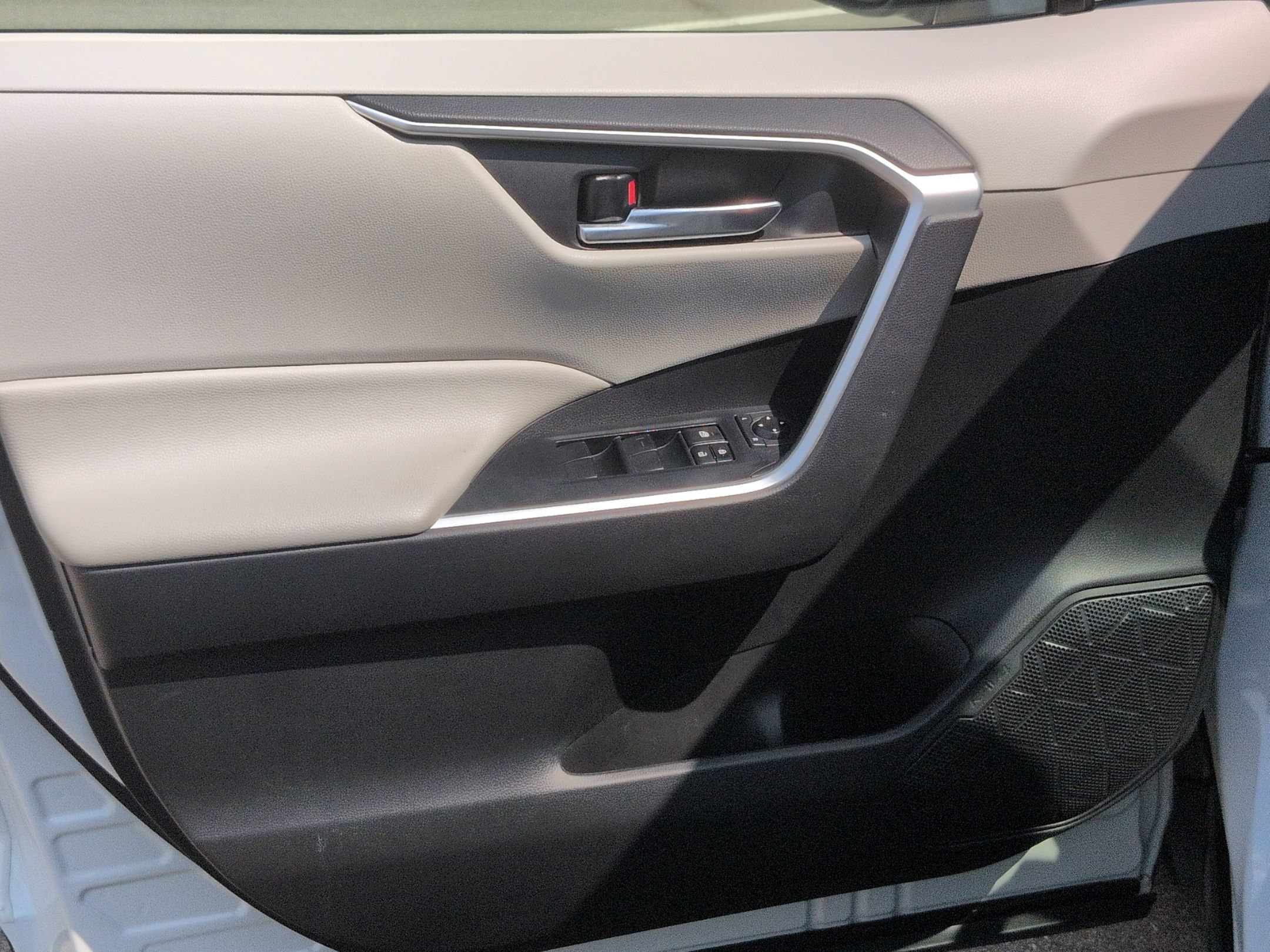 Used 2019 Toyota RAV4 XLE FWD image 13