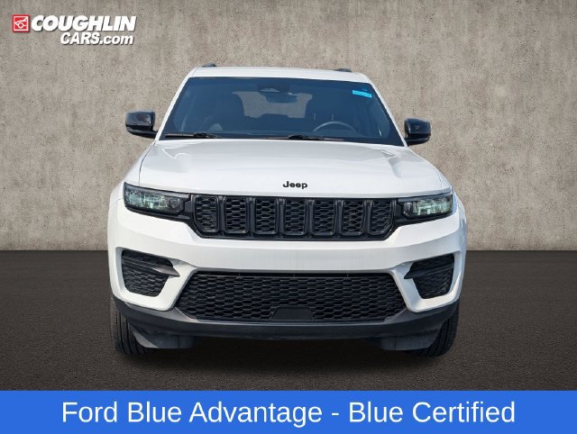 Used 2025 Jeep Grand Cherokee Altitude AWD/4WD image 3