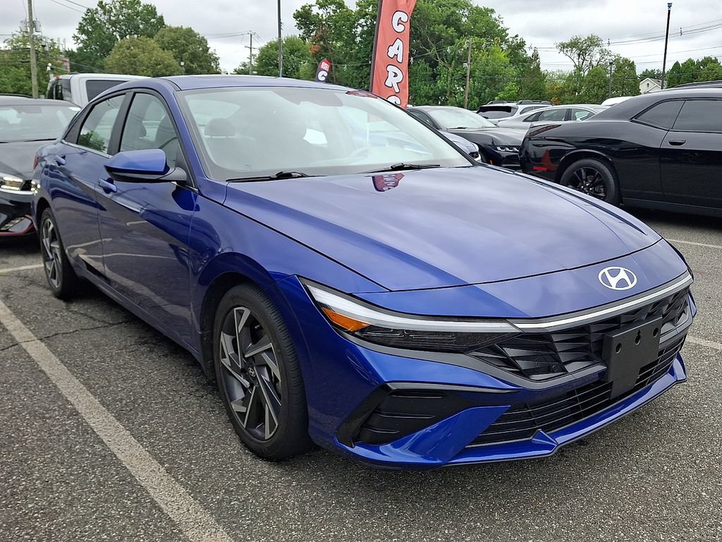 Used 2024 Hyundai Elantra SEL w/ Convenience Package FWD image 3