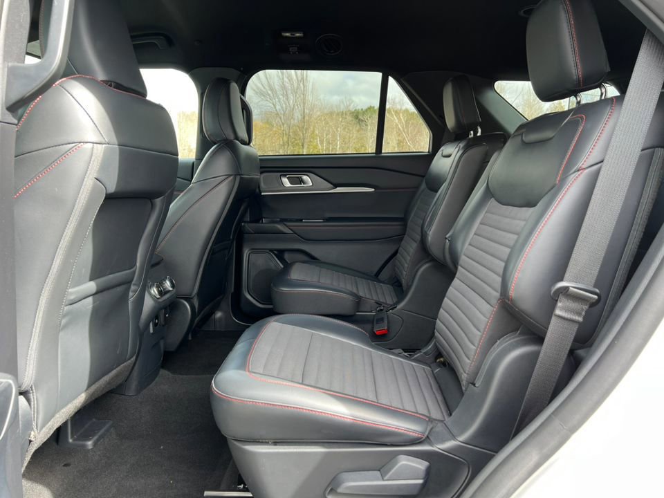 Certified 2025 Ford Explorer ST-Line image 11