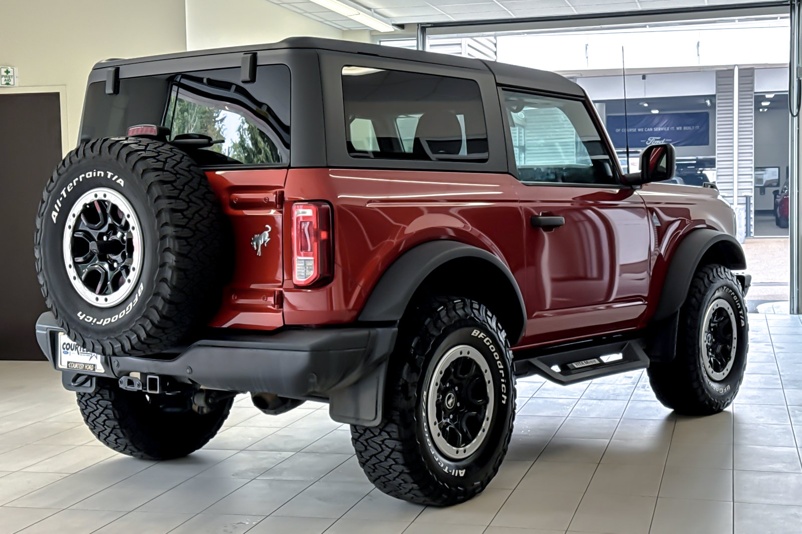 Certified 2022 Ford Bronco Black Diamond w/ Sasquatch Package AWD/4WD image 4