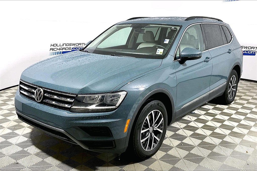 Used 2020 Volkswagen Tiguan SE image 1