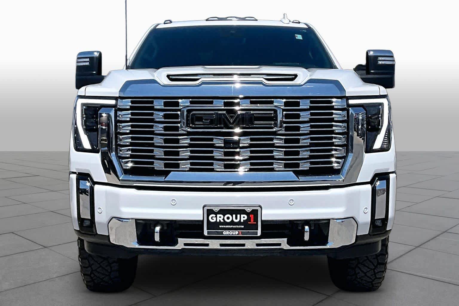 Used 2024 GMC Sierra 3500 Denali w/ Denali Reserve Package AWD/4WD image 4